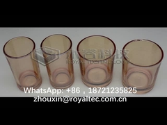 لون كهرماني فاتح على الأواني الزجاجية